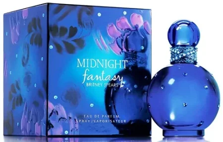 عطر "ميدنايت فانتازي" من بريتني سبيرز هو عطر نسائي تم إطلاقه في عام 2006.  يتميز برائحة فاكهية وزهرية مع لمحات من الكرز الأسود والفريزيا والعنبر.