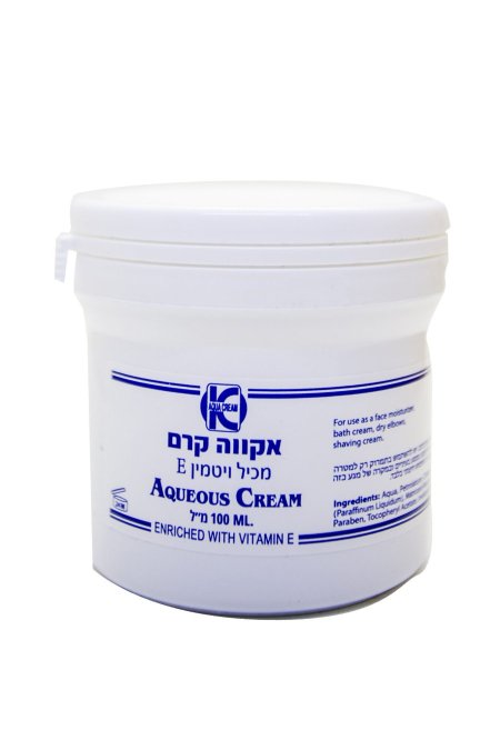 أكوا كريم" (Aqua Cream) بحجم 500 مل، ومُعزز بفيتامين E.  يُستخدم كمرطب وملطف للبشرة الجافة، خاصة في حالات مثل الأكزيما والصدفية والحكة، ويمكن استخدامه كبديل للصابون لتنظيف البشرة.