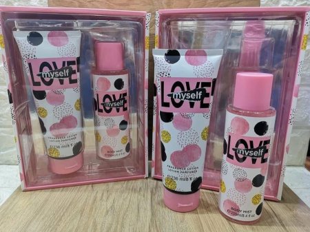بكج طقم هدايا "Love Myself" من ماركة "Mystical" يحتوي على لوشن للجسم ومعطر للجسم.