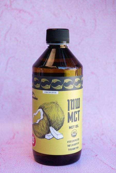زيت MCT العضوي 100%  مستخلص نقي من زيت جوز الهند.  يُستخرج من جوز الهند العضوي بنسبة 100%، ولا يحتوي على زيت النخيل.  يحتوي على 60% حمض الكابريليك (C8) و 40% حمض الكابريك (C10).